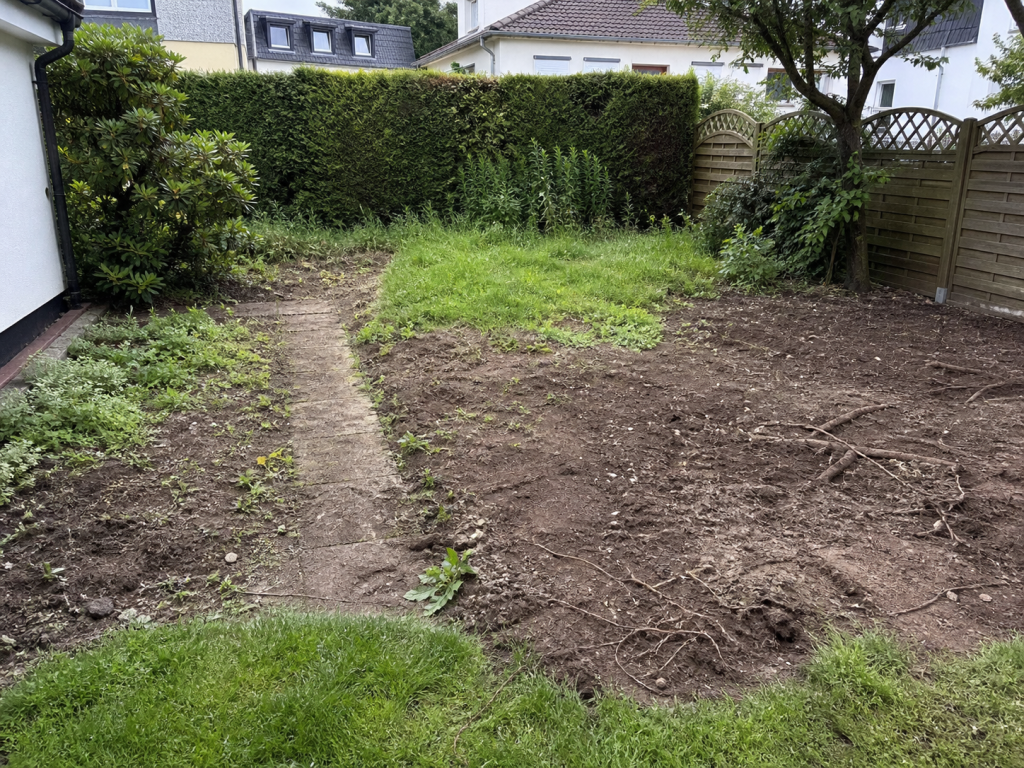 Gartenfläche vor den Erdarbeiten